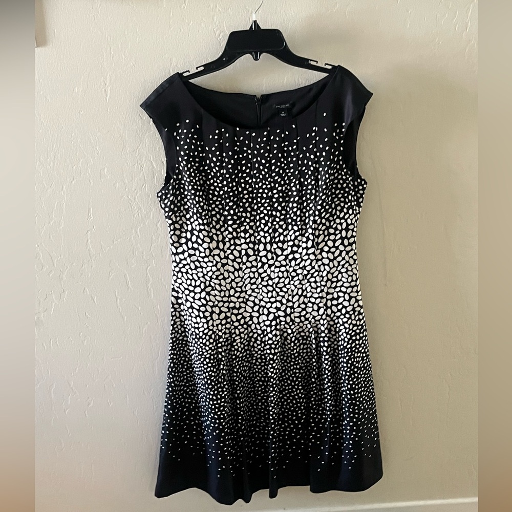 Sleeveless midsize dress